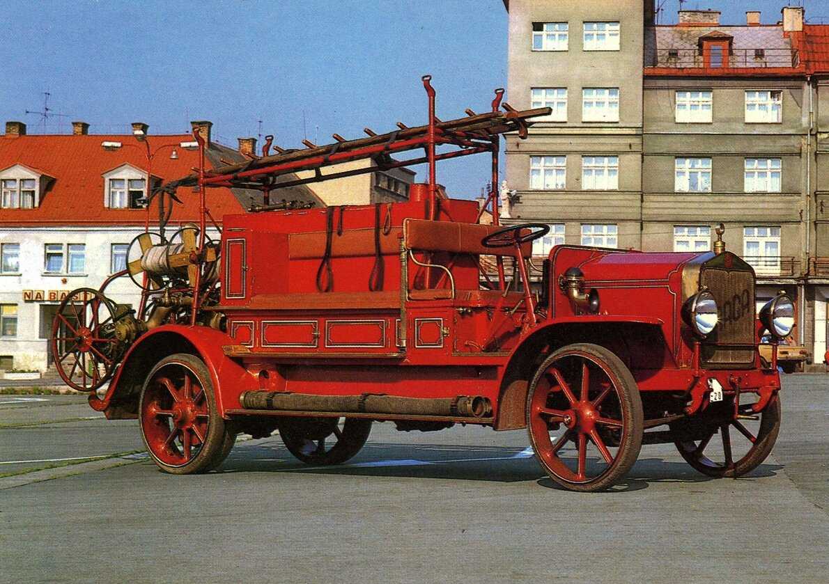 Первые пожарные машины. Пожарная машина Вандерберг 1901. Пожарный автомобиль. Старинные пожарные автомобили. Старинный пожарный насос.