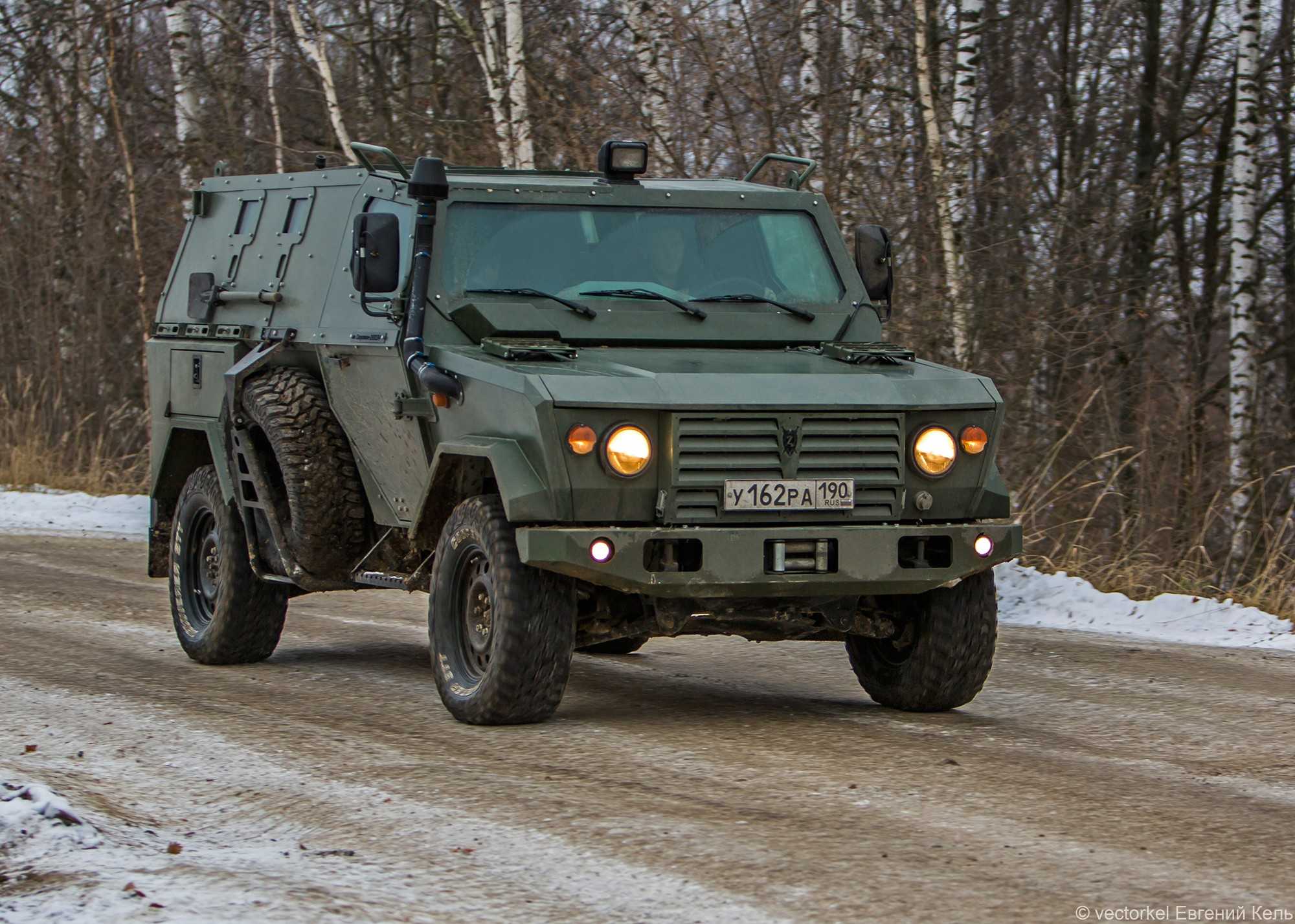 Автомобиль “Стрела” — разработка специалистов Конструкторского бюро молодежи из МГТУ имени Баумана Прототип внедорожника был продемонстрирован еще в прошлом году, после чего о нем не появлялось никакой информации