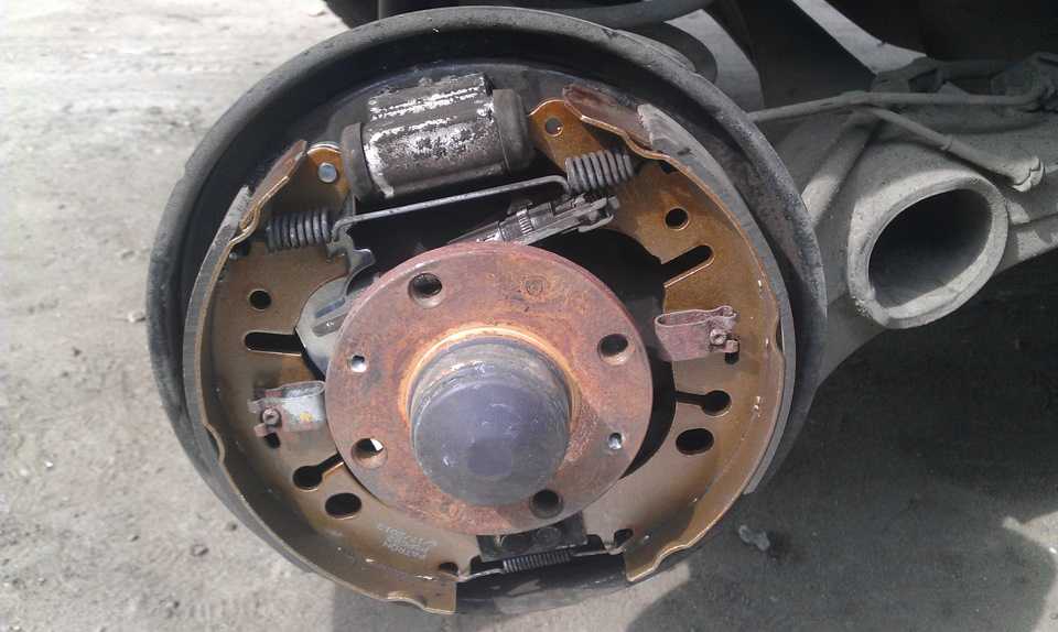 Замена колодок дисковых тормозных механизмов передних колес | opel corsa | руководство opel