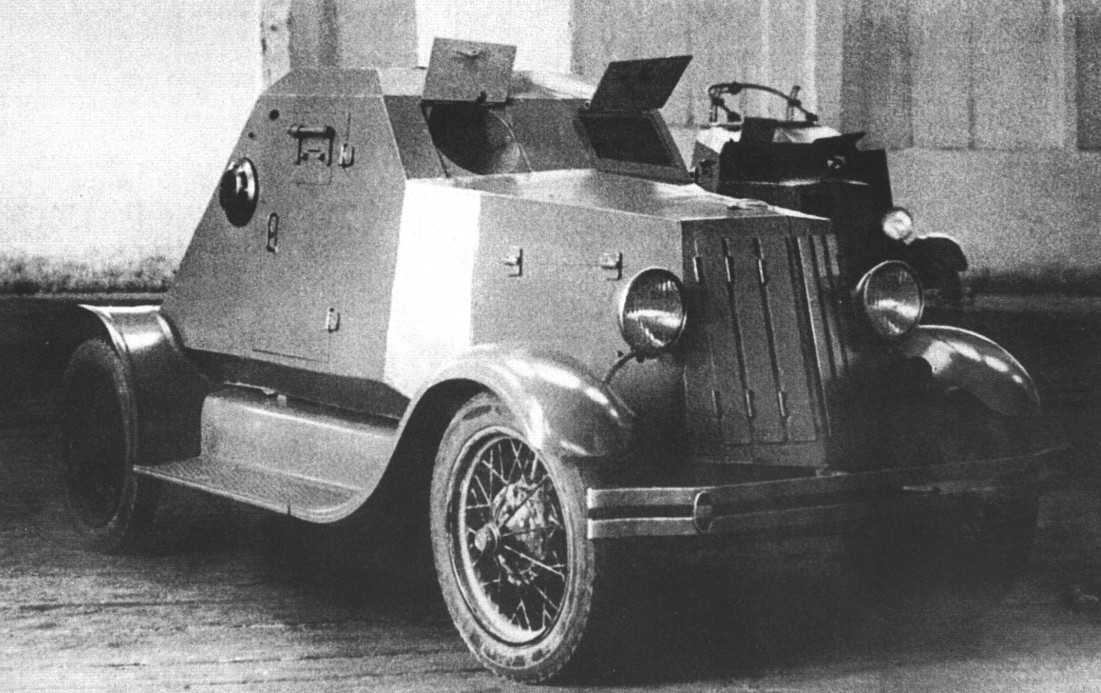 Конструкторское бюро Ижорского завода в 1931 году приступило к проектированию  легкого бронеавтомобиля Д-8 Концепцию будущей машины ее создатель, руководитель опытно-конструкторского и испытательного бюро УММ РККА НИ Дыренков, частично позаимствовал у аме