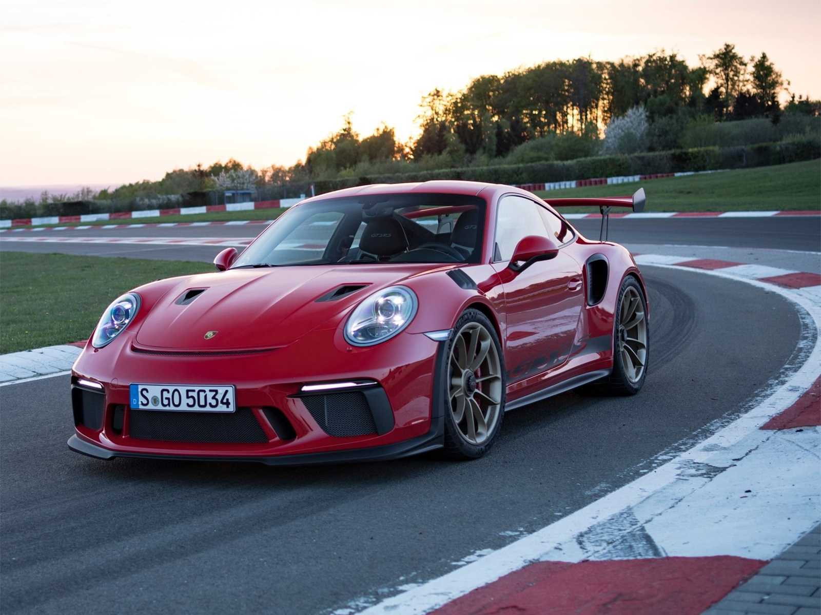 Porsche выпускает ретро–пакет rs 2.7 для 911 gt3 rs 2023