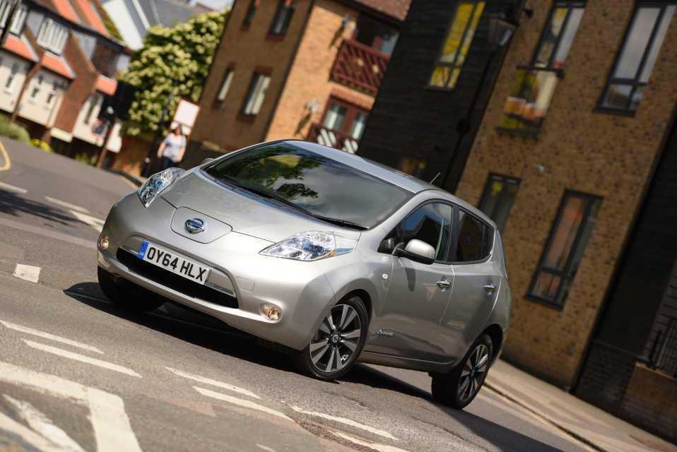 Электрический renault zoe третьего поколения уже представленавтомобили на альтернативном топливе