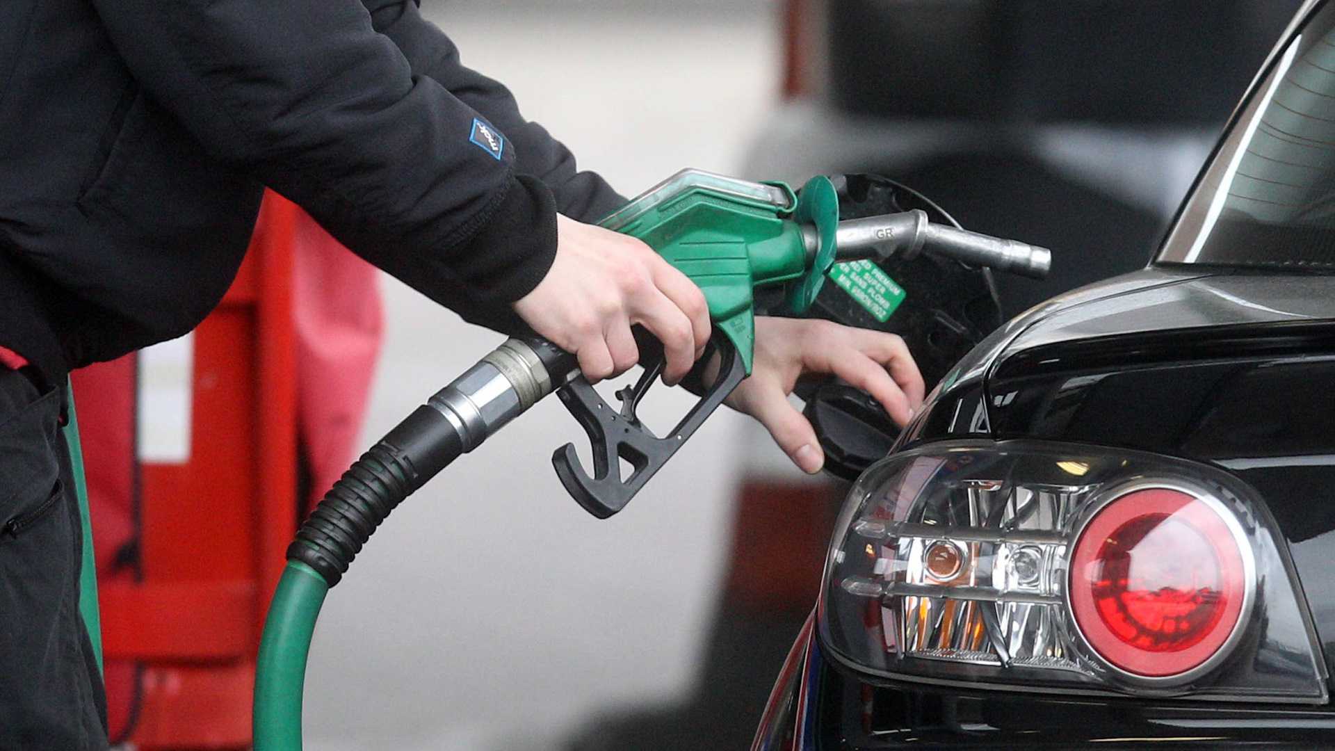 Как определить количество бензина в баке с точностью до литра