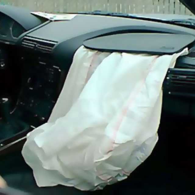 Стоит ли менять подушки безопасности при покупке старого автомобиля: вердикт autobild