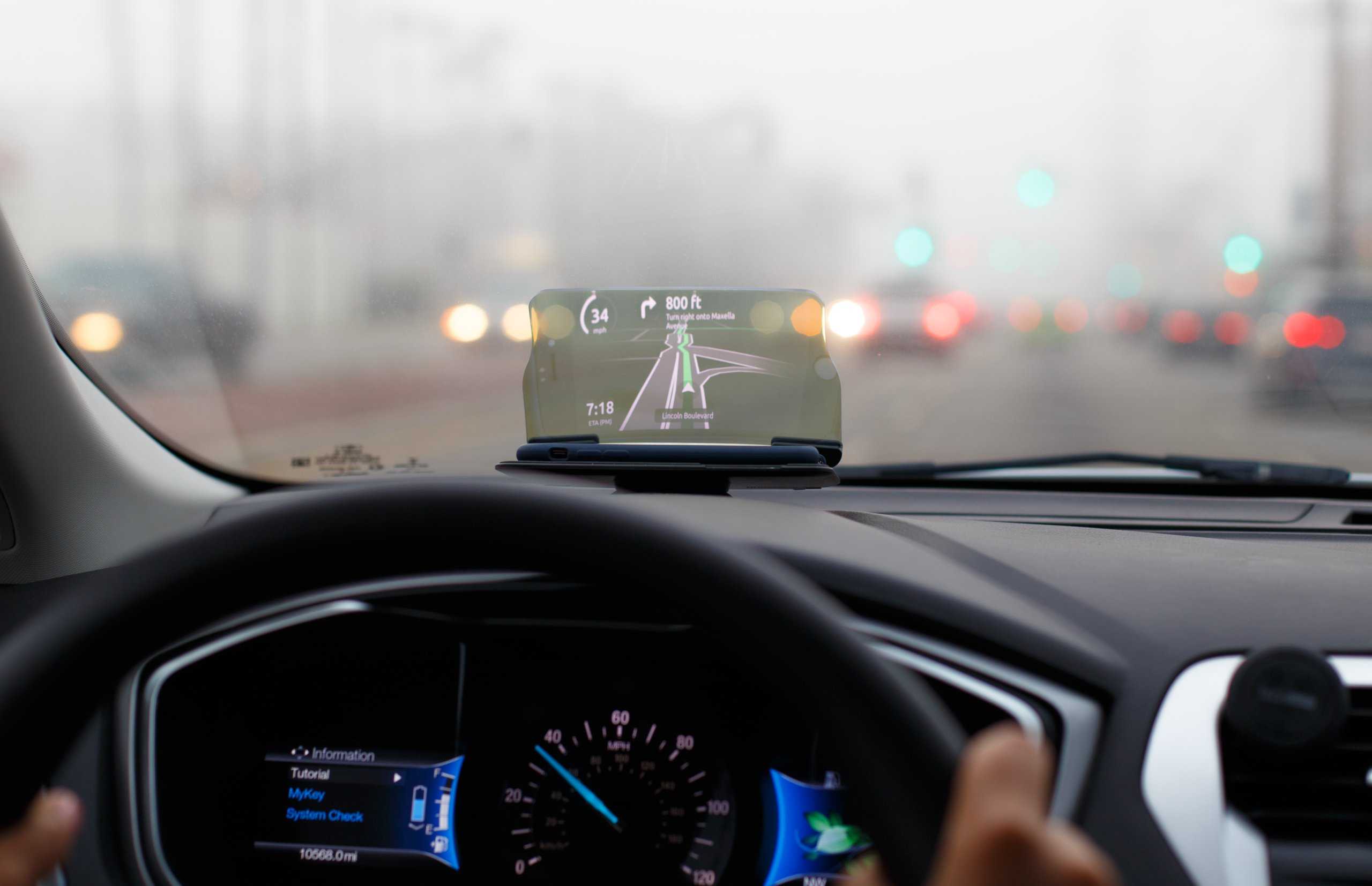 Скорость на стекле автомобиля. Проекционный дисплей rx350. Проекционный дисплей Hudway Glass. Проекционный дисплей BMW f15. Проекционный дисплей (head up display).