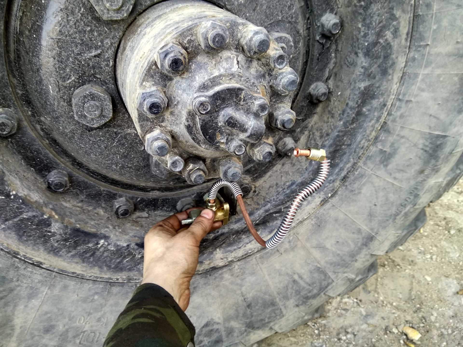 как работает автоподкачка шин