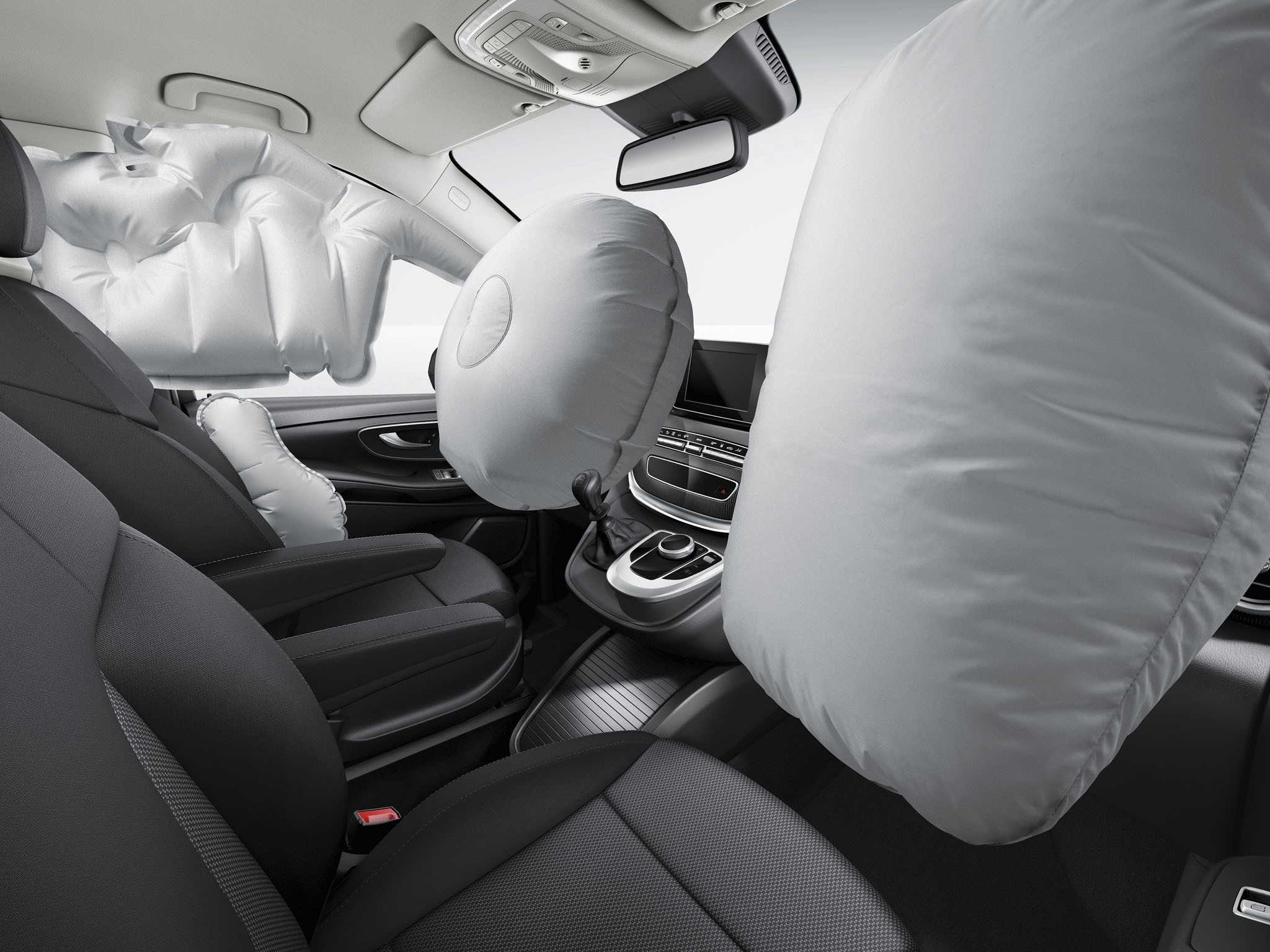 Система подушки безопасности. Подушки безопасности у Мерседес Бенц. Airbags 300. Airbag Мерседес Бенс с класс. Подушки безопасности Elantra v 2015.
