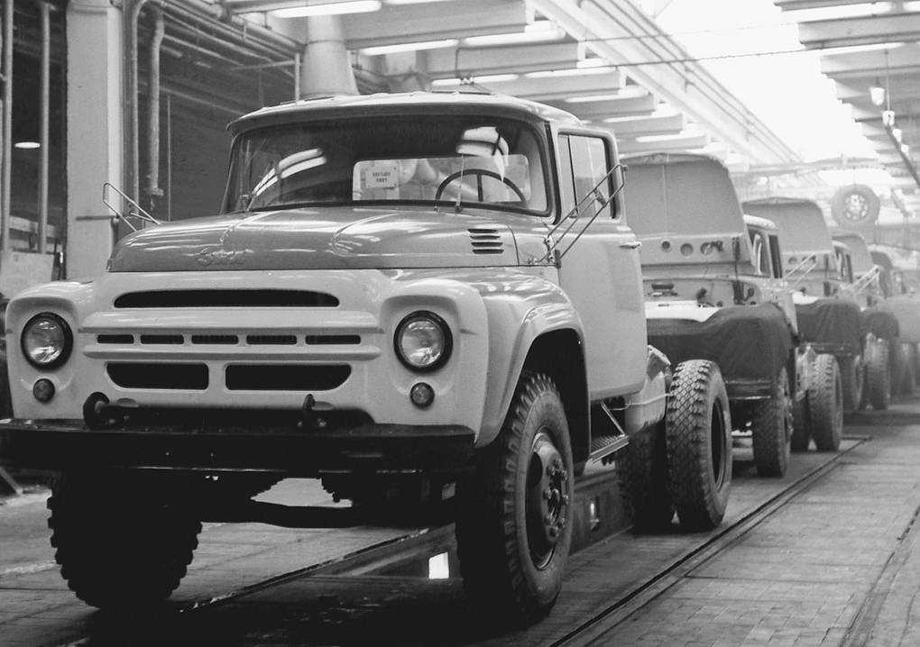 Зил-130 — история легендарного советского грузовика — журнал за рулем